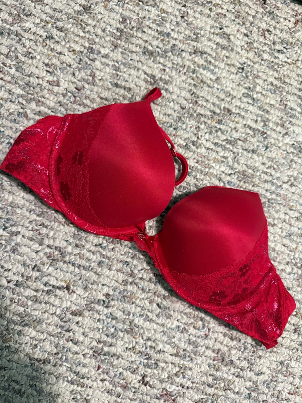 Body by Victoria’s Secret Red Push-Up Bra – 34C